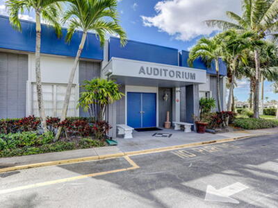 2673 Barkley Drive E, West Palm Beach, FL 33415