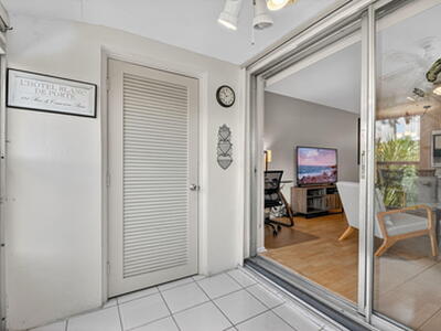 2673 Barkley Drive E, West Palm Beach, FL 33415