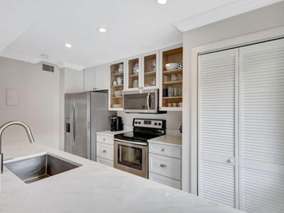 438 S Brackenwood Lane S, Palm Beach Gardens, FL 33418