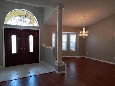 242 SW Amesbury Avenue