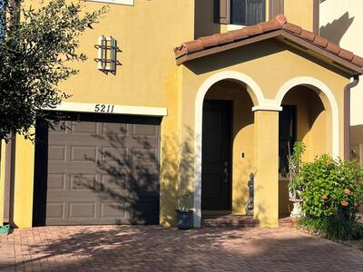 5211 NW 50th Terrace