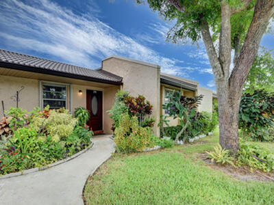 219 Lake Meryl Drive, West Palm Beach, FL 33411