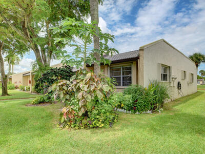 219 Lake Meryl Drive, West Palm Beach, FL 33411