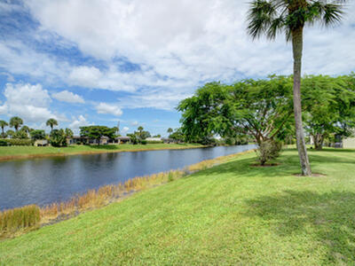 219 Lake Meryl Drive, West Palm Beach, FL 33411