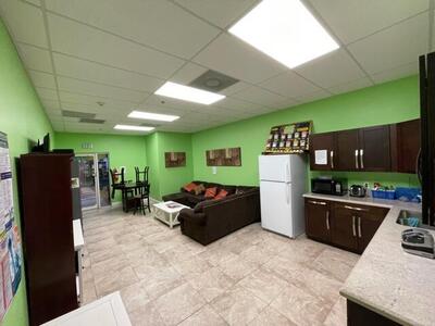 4480 S Tiffany Drive, Mangonia Park, FL 33407