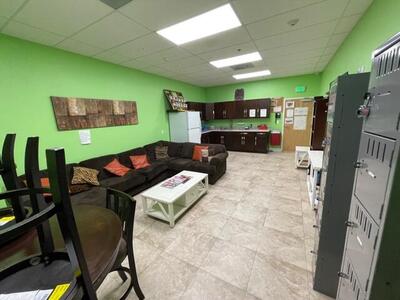 4480 S Tiffany Drive, Mangonia Park, FL 33407