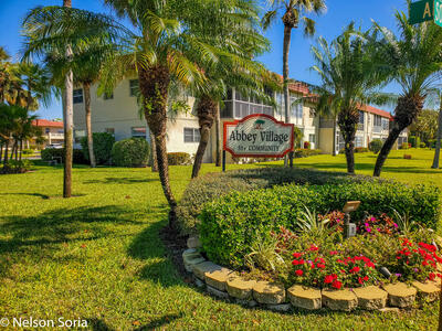 4 Abbey Lane, Delray Beach, FL 33446