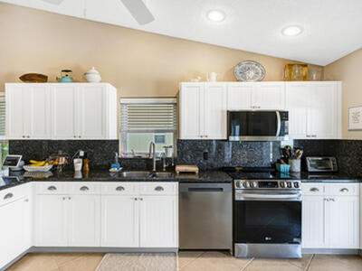 7661 W Country Club Boulevard, Boca Raton, FL 33487