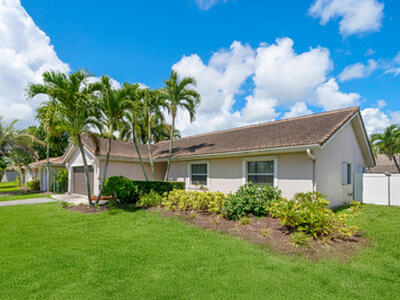 7661 W Country Club Boulevard, Boca Raton, FL 33487