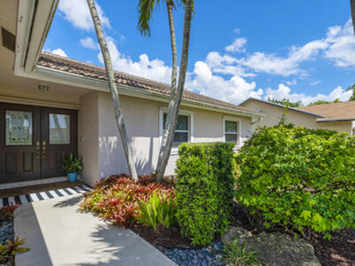 7661 W Country Club Boulevard, Boca Raton, FL 33487