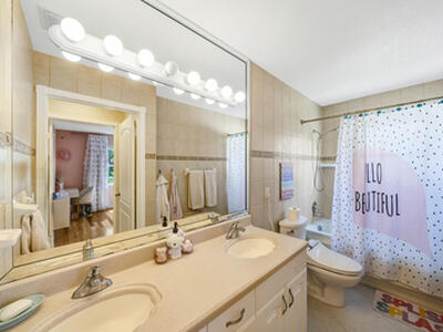 7661 W Country Club Boulevard, Boca Raton, FL 33487