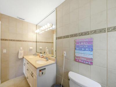 7661 W Country Club Boulevard, Boca Raton, FL 33487