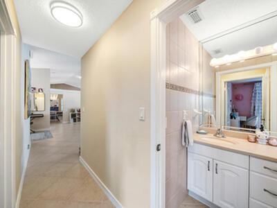 7661 W Country Club Boulevard, Boca Raton, FL 33487