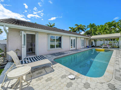 7661 W Country Club Boulevard, Boca Raton, FL 33487