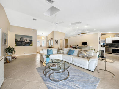 7661 W Country Club Boulevard, Boca Raton, FL 33487