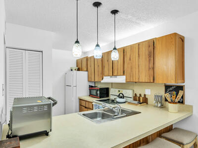 3402 Gardens East Drive, Palm Beach Gardens, FL 33410