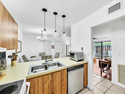 3402 Gardens East Drive, Palm Beach Gardens, FL 33410