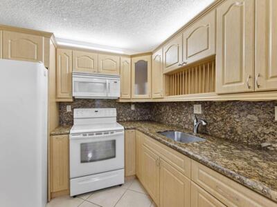 9440 SW 8th Street, Boca Raton, FL 33428