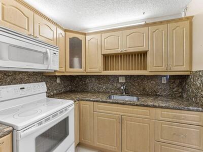 9440 SW 8th Street, Boca Raton, FL 33428