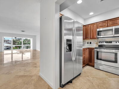 2400 NE 36th Street, Lighthouse Point, FL 33064