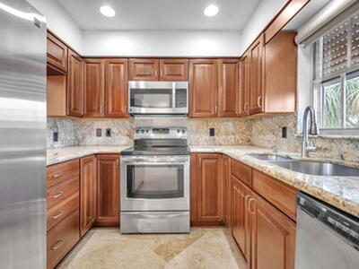 2400 NE 36th Street, Lighthouse Point, FL 33064