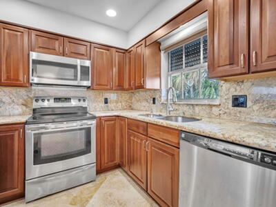 2400 NE 36th Street, Lighthouse Point, FL 33064