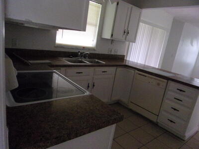 513 SE Crosspoint Drive, Port Saint Lucie, FL 34983