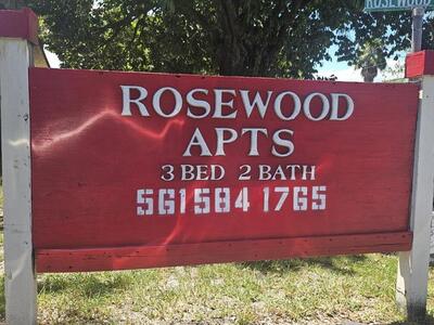 1305 Rosewood Villa Lane, West Palm Beach, FL 33417